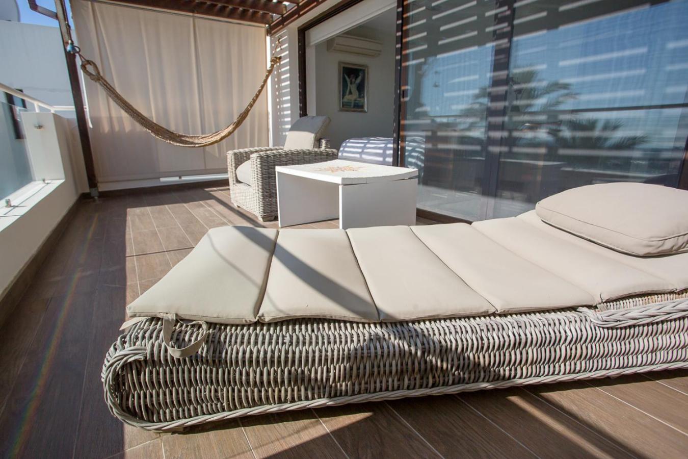 Penthouse Duplex Overlooking The Mediterranean 拉纳卡 外观 照片