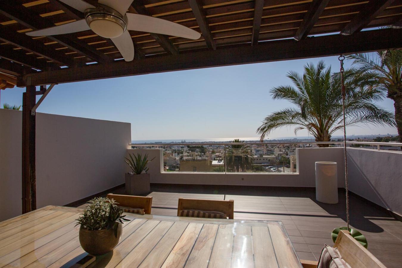 Penthouse Duplex Overlooking The Mediterranean 拉纳卡 外观 照片
